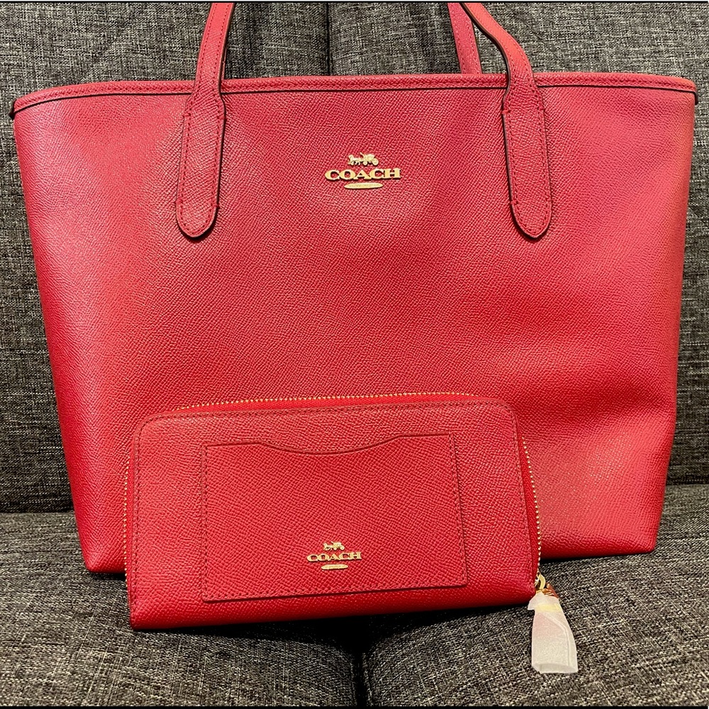 Coach Gallery tote with matching wallet! NWT
